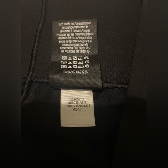 VS. PINK cropped ultimate leggings-small like new - Picture 7 of 7